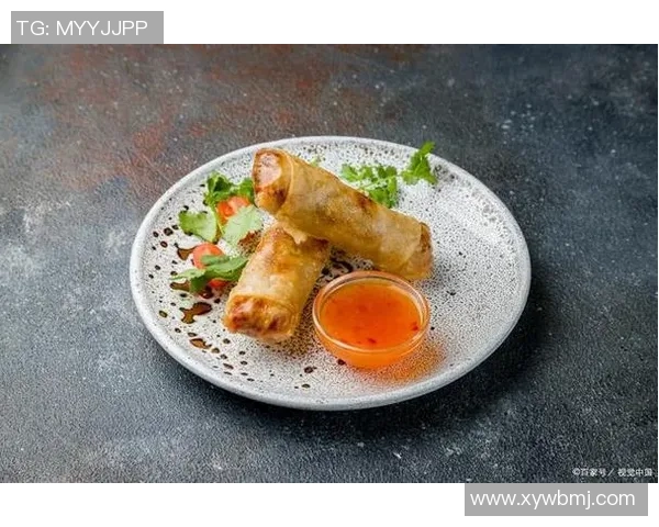 足球明星街头品尝美味小吃的趣味瞬间与生活点滴